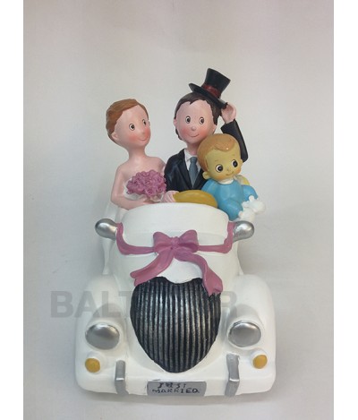 Figura novios pastel con hijo en coche