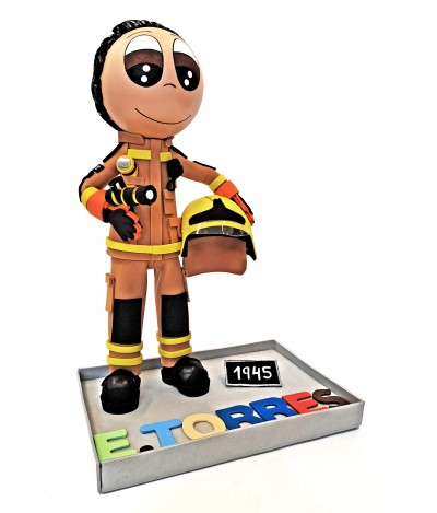FIGURA PERSONALIZADA DE BOMBERO DE GOMA EVA